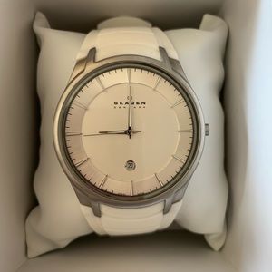 Silver Dial White Silicon Strap Quartz Watch